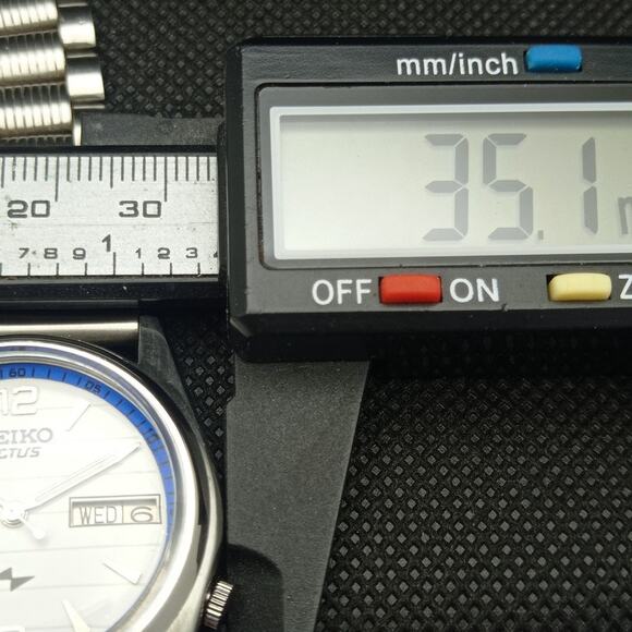 Vintage 1983 Seiko Automatic Mens Silver Watch W/daydate & Blue accents - Picture 7 of 8